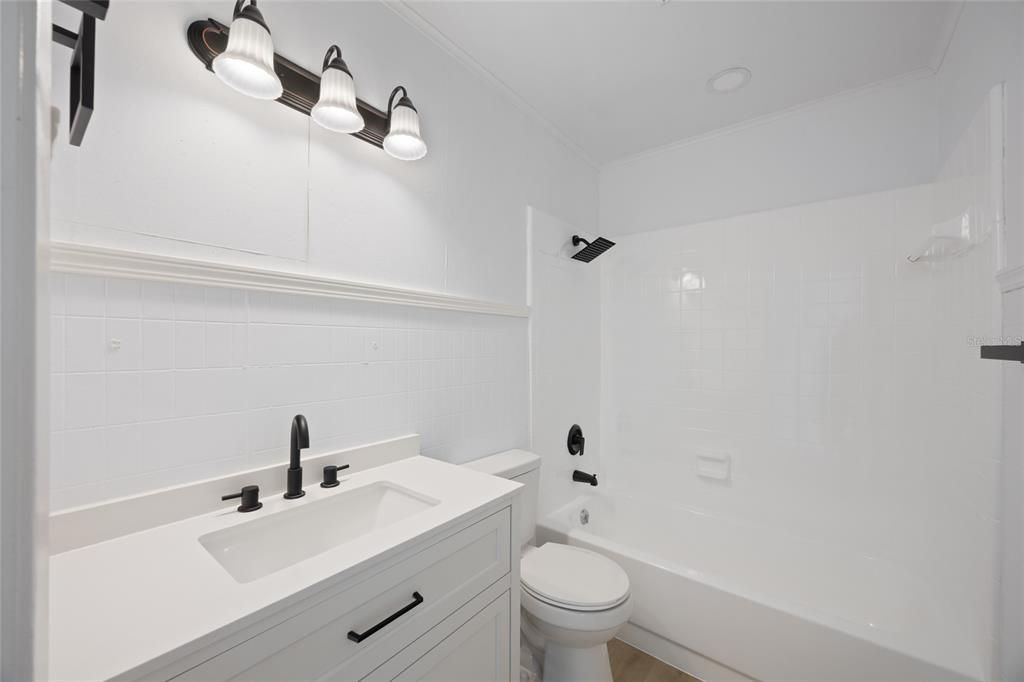 Active With Contract: $289,999 (2 beds, 2 baths, 872 Square Feet)