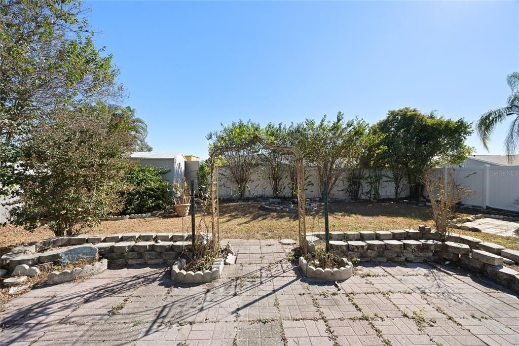 Active With Contract: $289,999 (2 beds, 2 baths, 872 Square Feet)