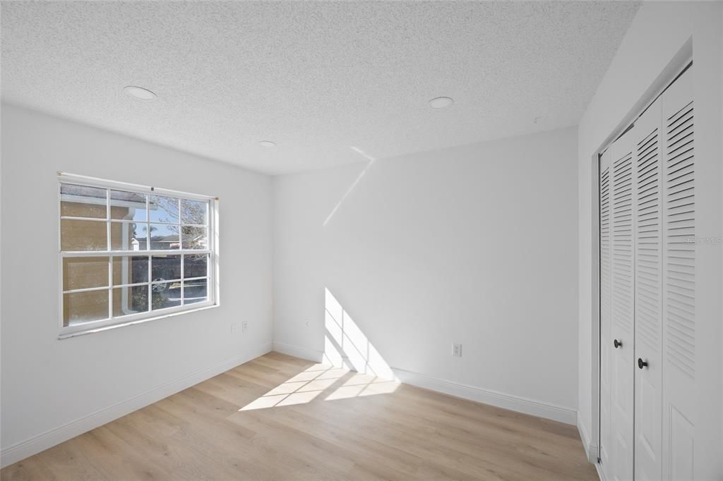 Active With Contract: $289,999 (2 beds, 2 baths, 872 Square Feet)