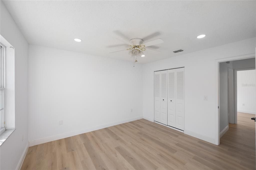 Active With Contract: $289,999 (2 beds, 2 baths, 872 Square Feet)