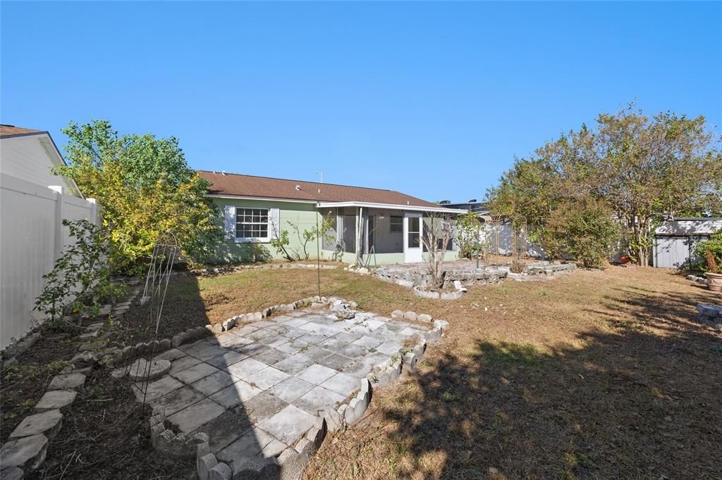 Active With Contract: $289,999 (2 beds, 2 baths, 872 Square Feet)