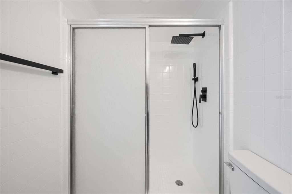 Active With Contract: $289,999 (2 beds, 2 baths, 872 Square Feet)