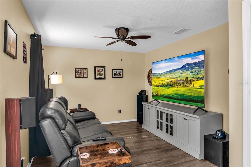 En Venta: $530,000 (4 camas, 2 baños, 2590 Pies cuadrados)