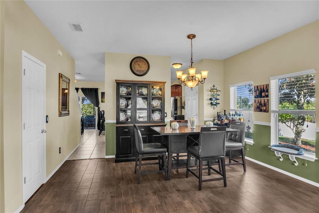 En Venta: $530,000 (4 camas, 2 baños, 2590 Pies cuadrados)