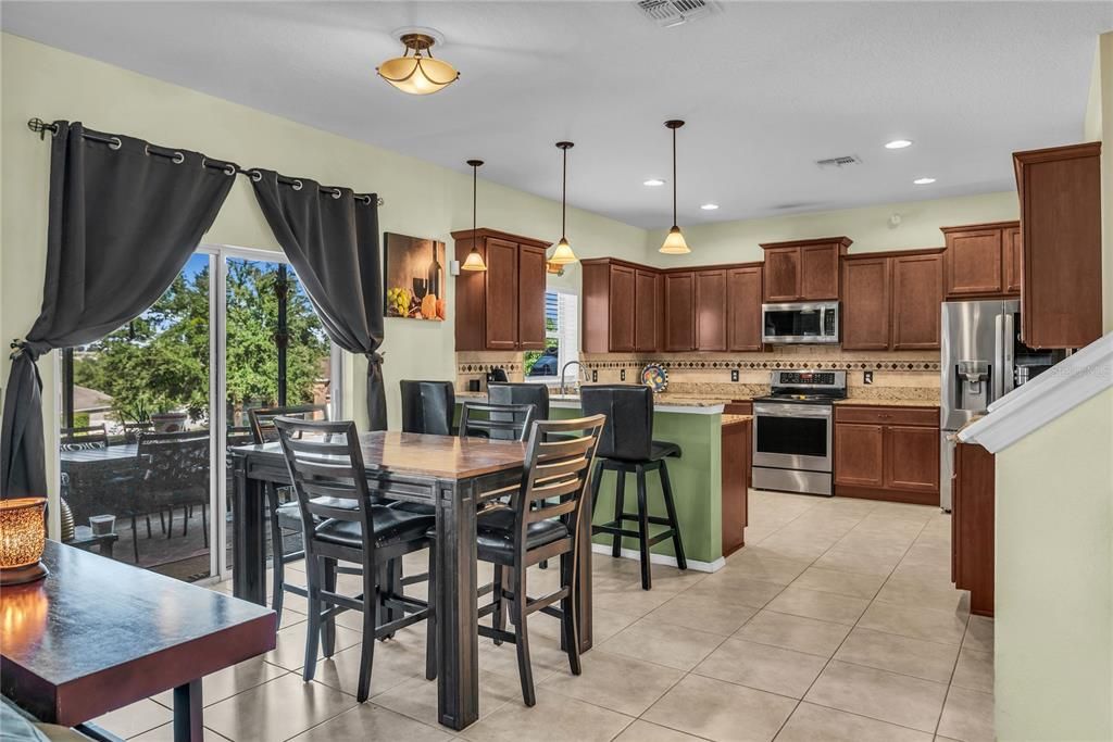 En Venta: $530,000 (4 camas, 2 baños, 2590 Pies cuadrados)