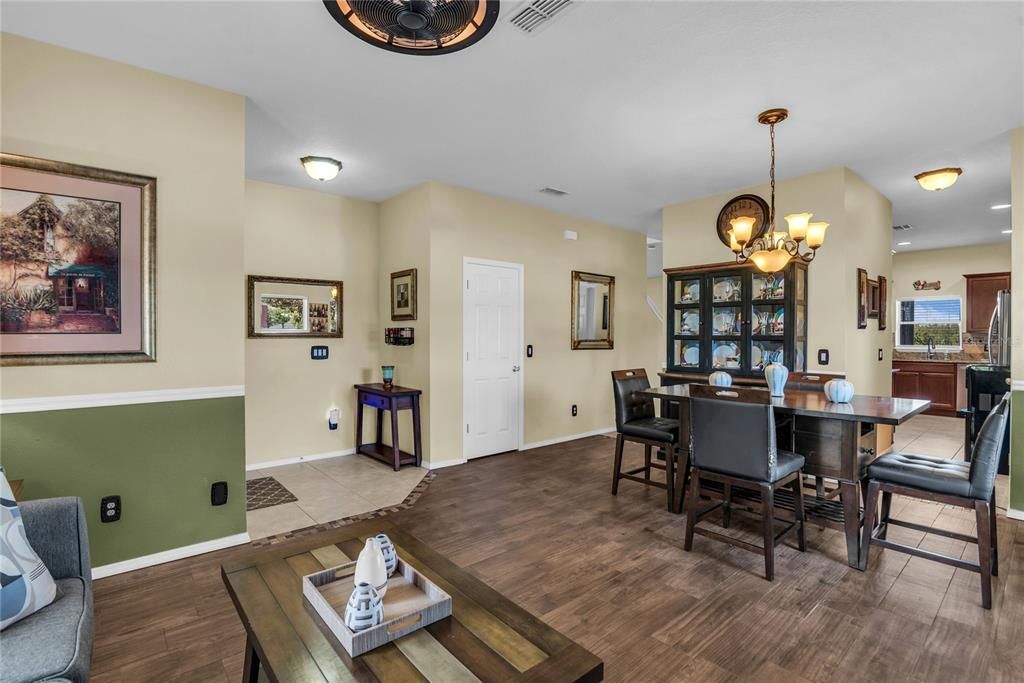 En Venta: $530,000 (4 camas, 2 baños, 2590 Pies cuadrados)