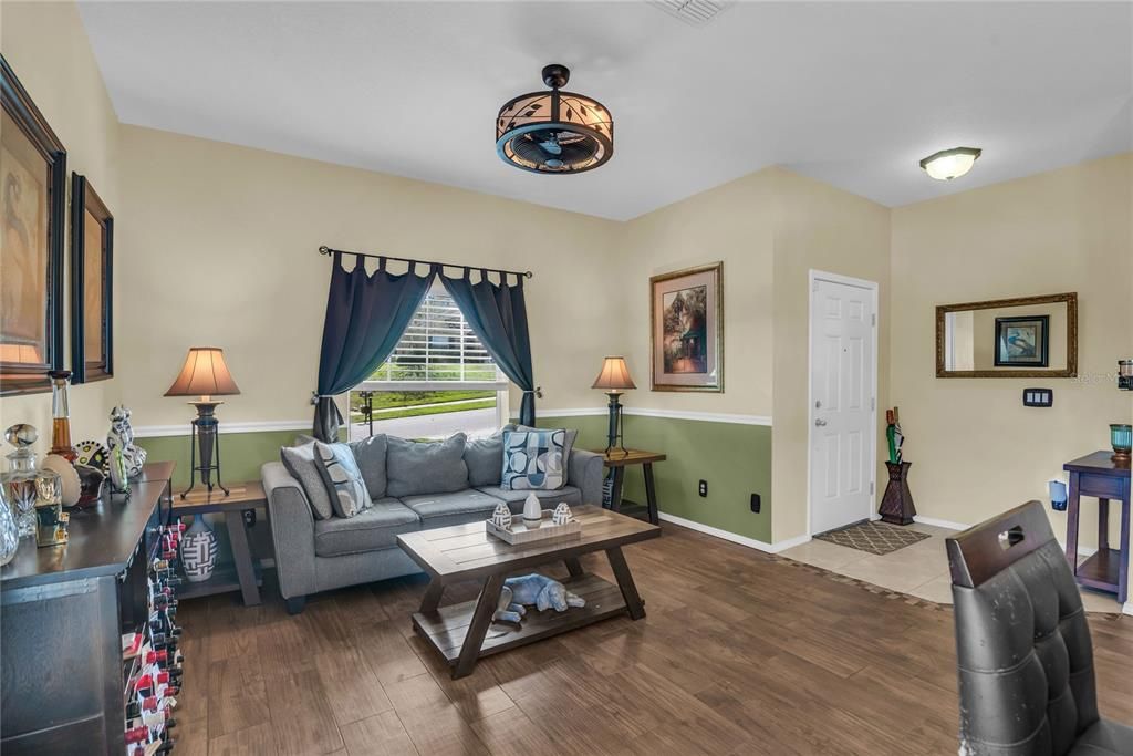 En Venta: $530,000 (4 camas, 2 baños, 2590 Pies cuadrados)