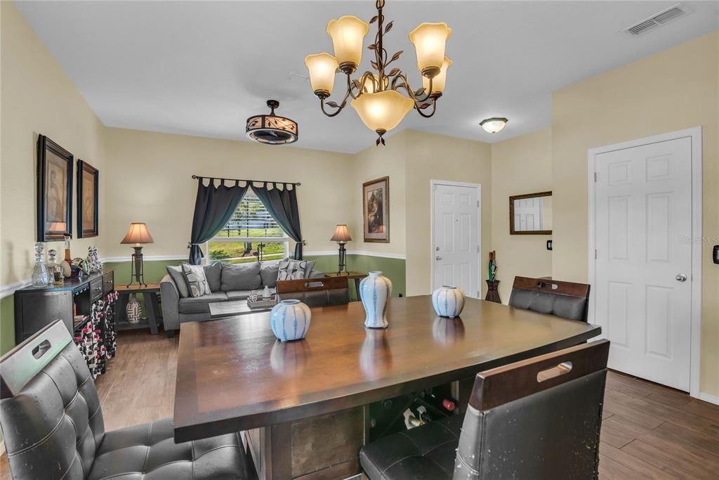 En Venta: $530,000 (4 camas, 2 baños, 2590 Pies cuadrados)