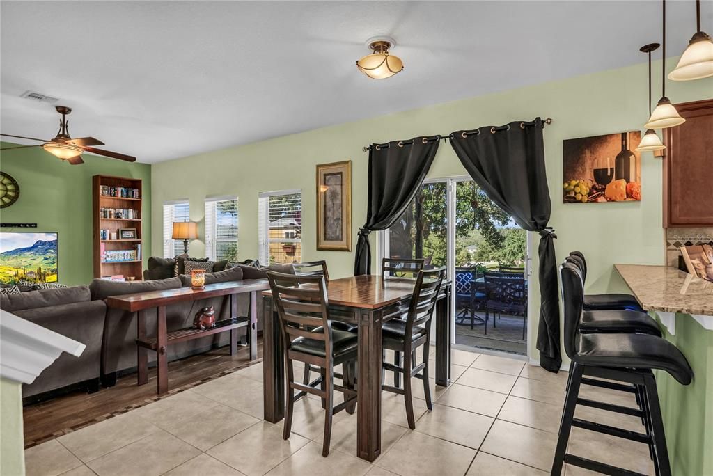 En Venta: $530,000 (4 camas, 2 baños, 2590 Pies cuadrados)