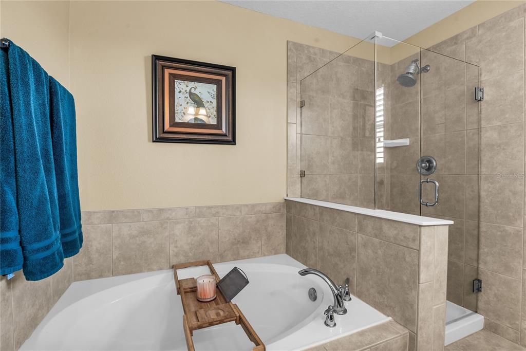 En Venta: $530,000 (4 camas, 2 baños, 2590 Pies cuadrados)