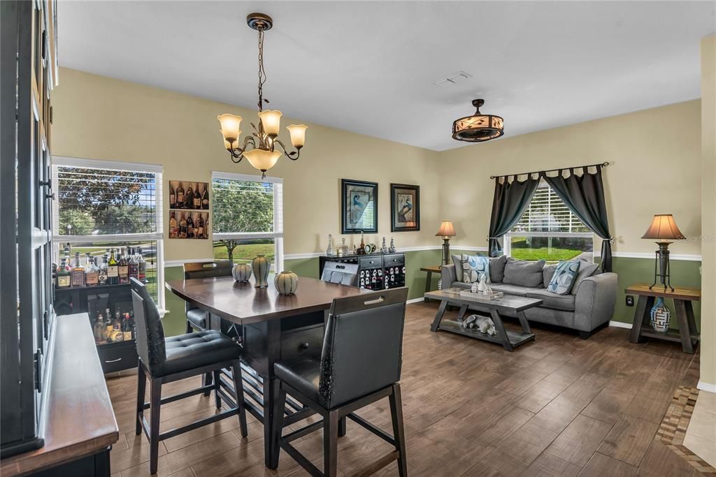 En Venta: $530,000 (4 camas, 2 baños, 2590 Pies cuadrados)