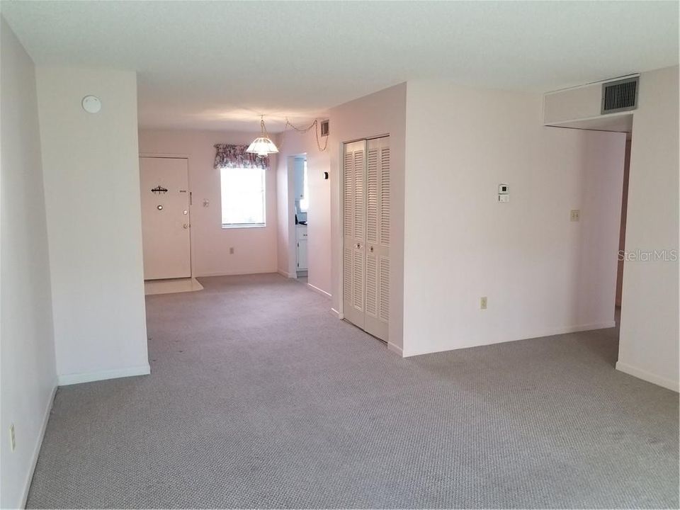 出租: $1,750 (2 贝兹, 1 浴室, 925 平方英尺)