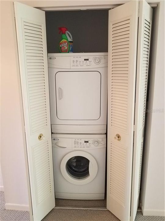 出租: $1,750 (2 贝兹, 1 浴室, 925 平方英尺)