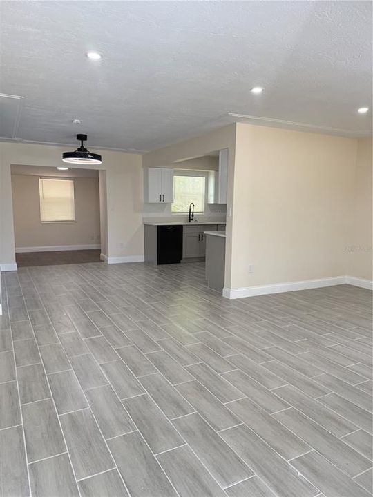 Active With Contract: $339,900 (3 beds, 2 baths, 1618 Square Feet)