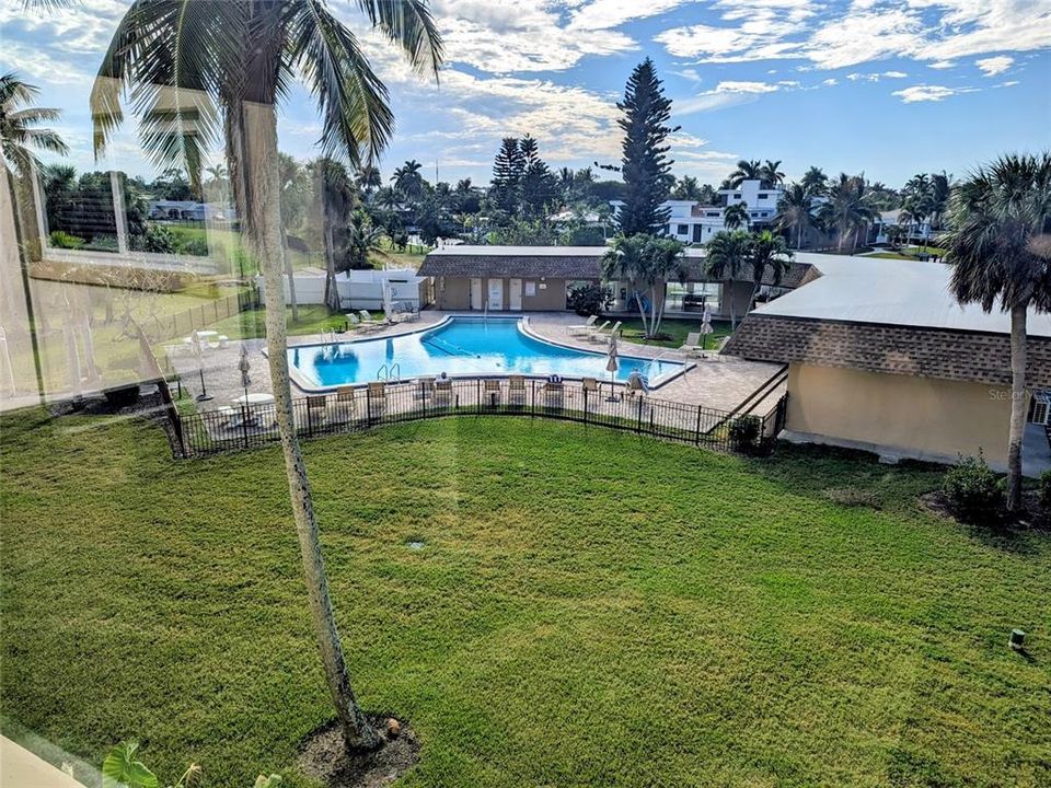 For Sale: $269,500 (2 beds, 2 baths, 1302 Square Feet)