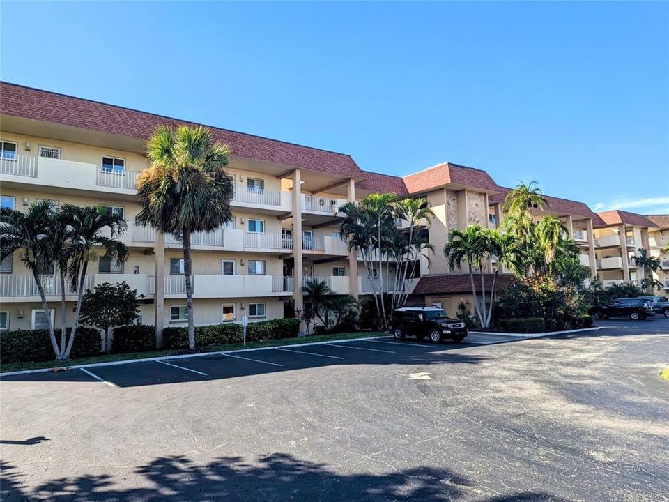 For Sale: $269,500 (2 beds, 2 baths, 1302 Square Feet)