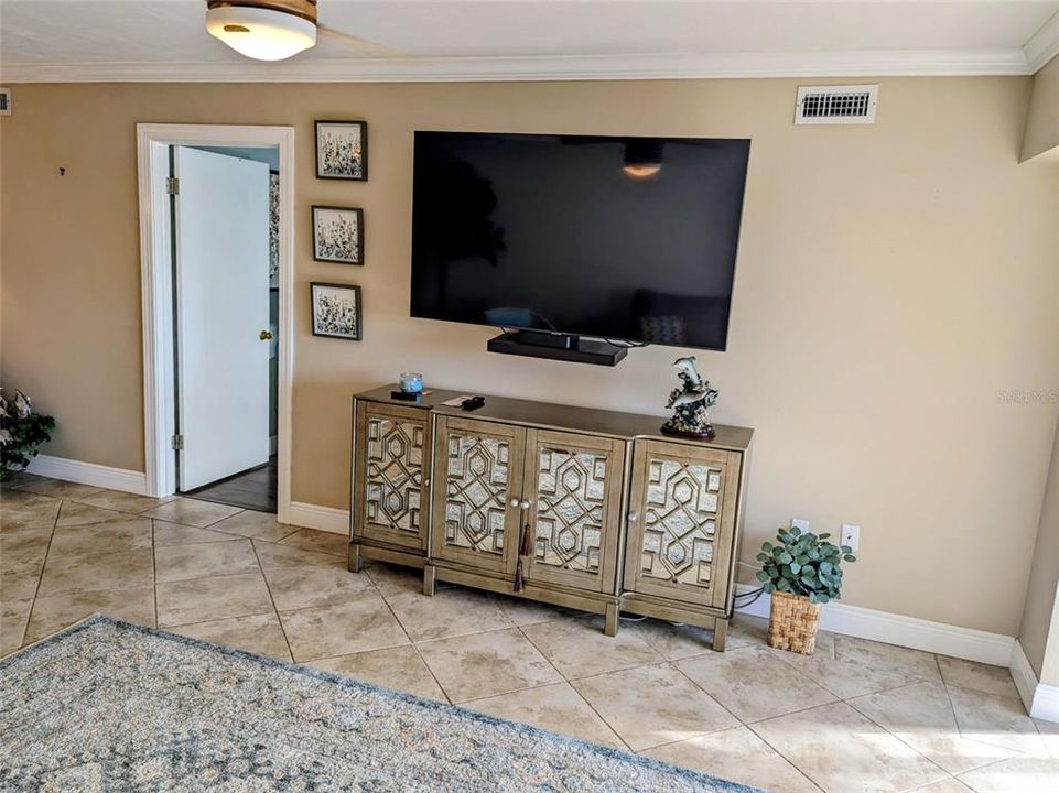 For Sale: $269,500 (2 beds, 2 baths, 1302 Square Feet)