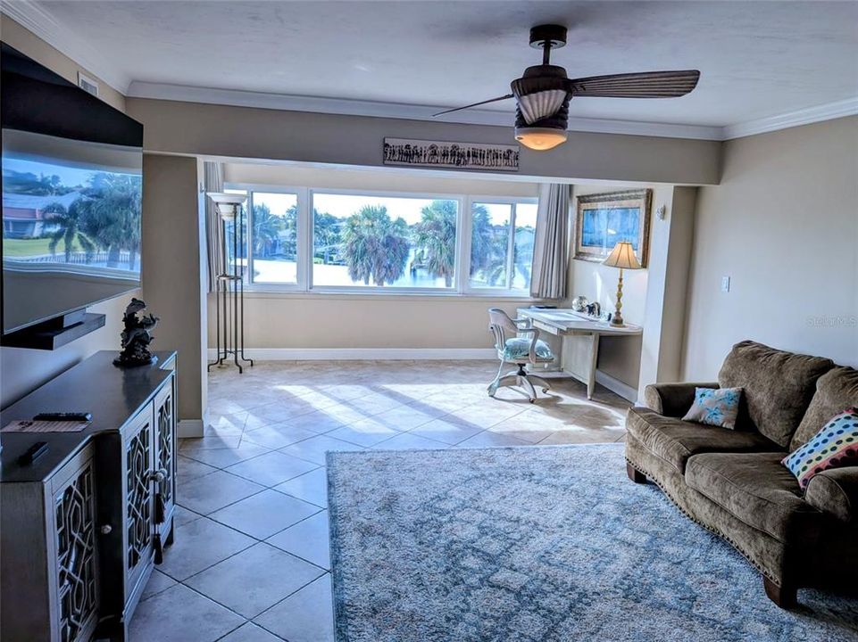 For Sale: $269,500 (2 beds, 2 baths, 1302 Square Feet)