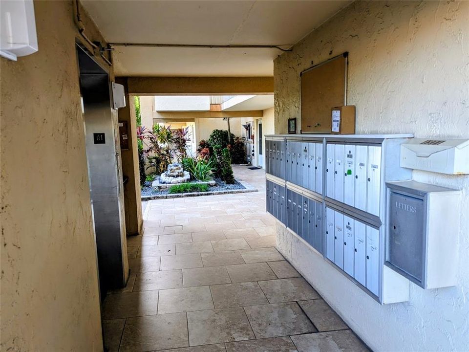 For Sale: $269,500 (2 beds, 2 baths, 1302 Square Feet)