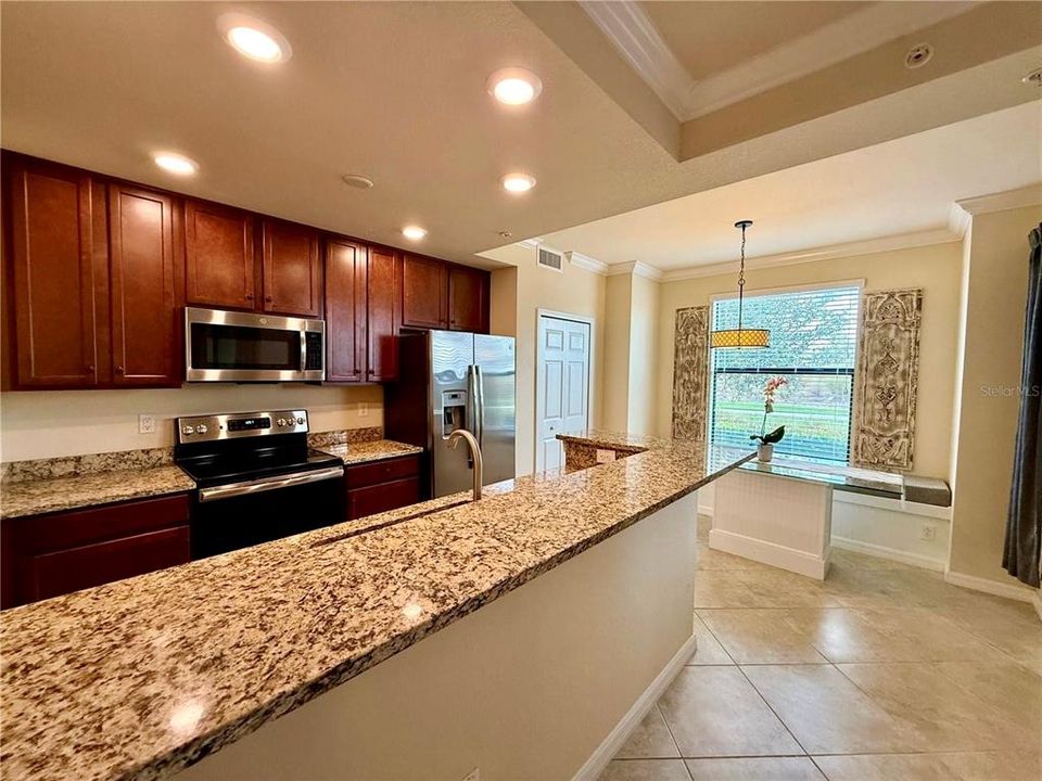 На продажу: $399,000 (2 спален, 2 ванн, 1336 Квадратных фут)