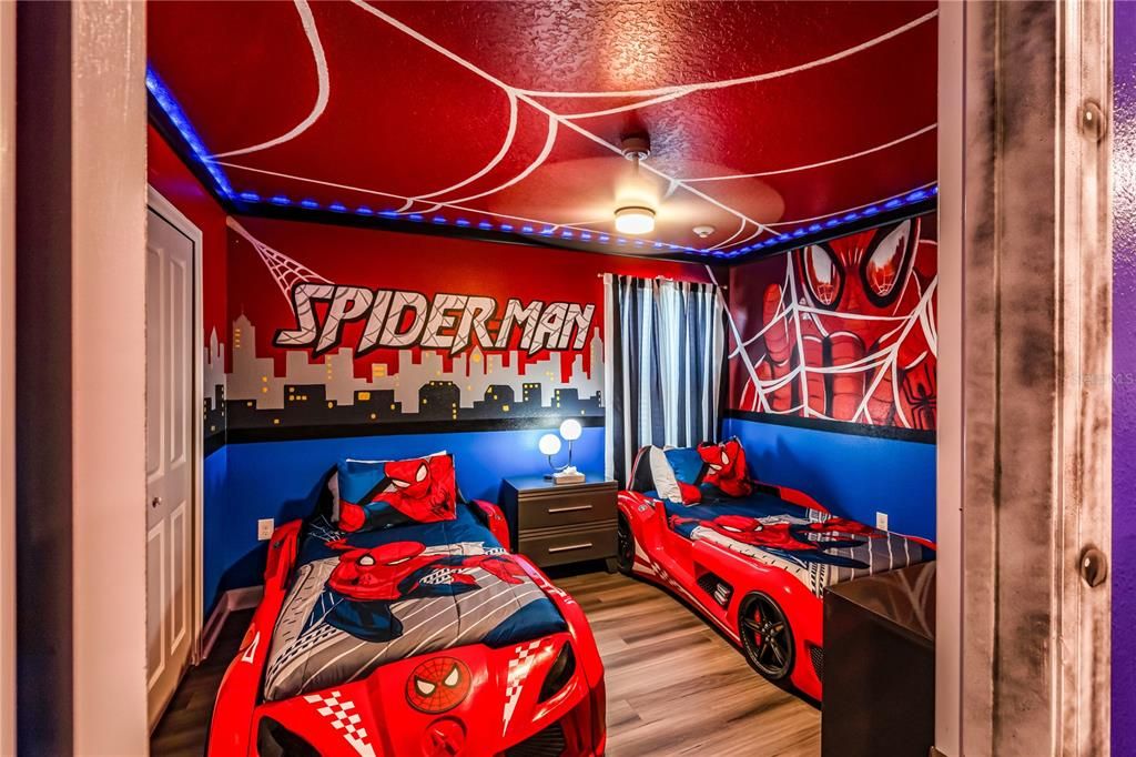 合同活跃: $879,000 (8 贝兹, 5 浴室, 4289 平方英尺)