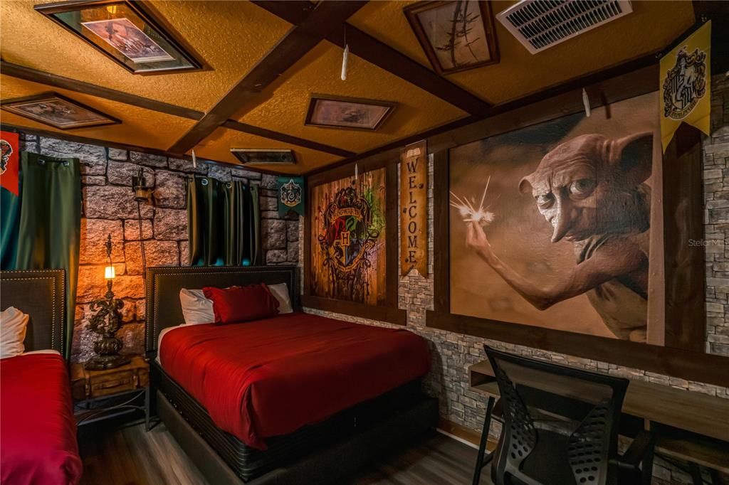 合同活跃: $879,000 (8 贝兹, 5 浴室, 4289 平方英尺)