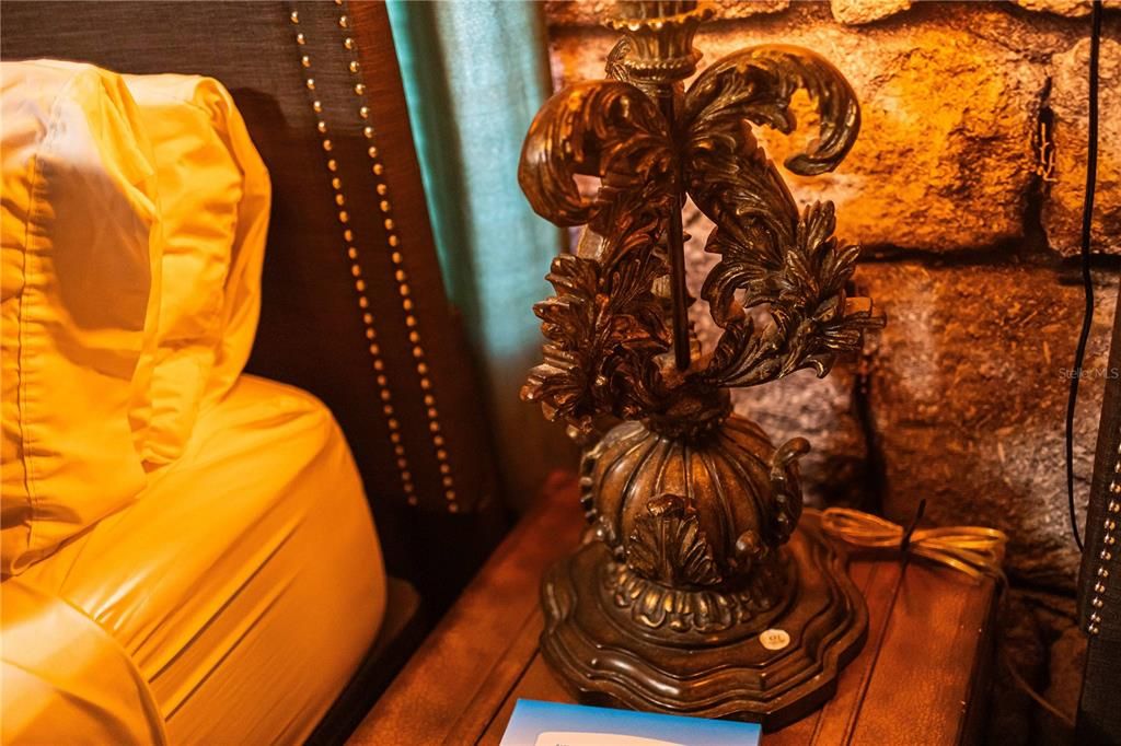 合同活跃: $879,000 (8 贝兹, 5 浴室, 4289 平方英尺)