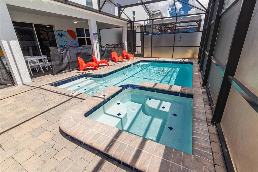 合同活跃: $879,000 (8 贝兹, 5 浴室, 4289 平方英尺)