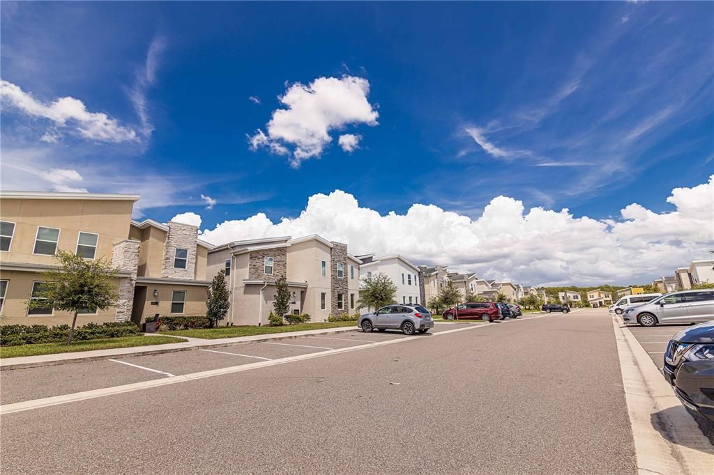 合同活跃: $879,000 (8 贝兹, 5 浴室, 4289 平方英尺)