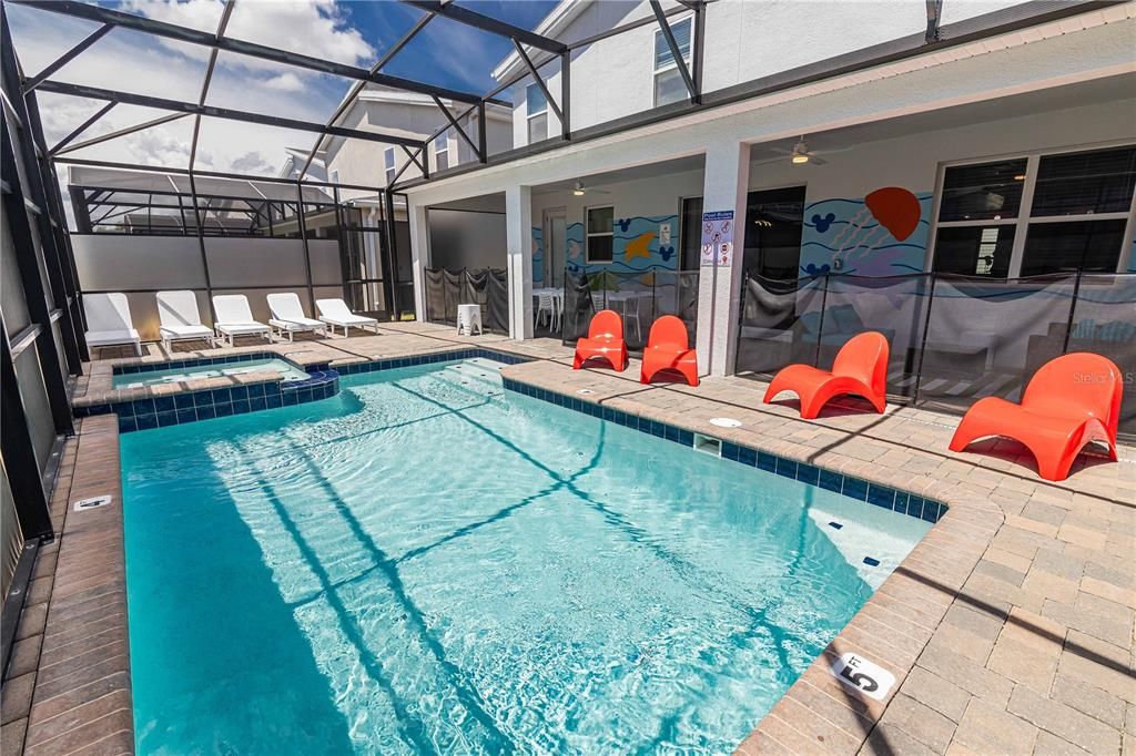 合同活跃: $879,000 (8 贝兹, 5 浴室, 4289 平方英尺)