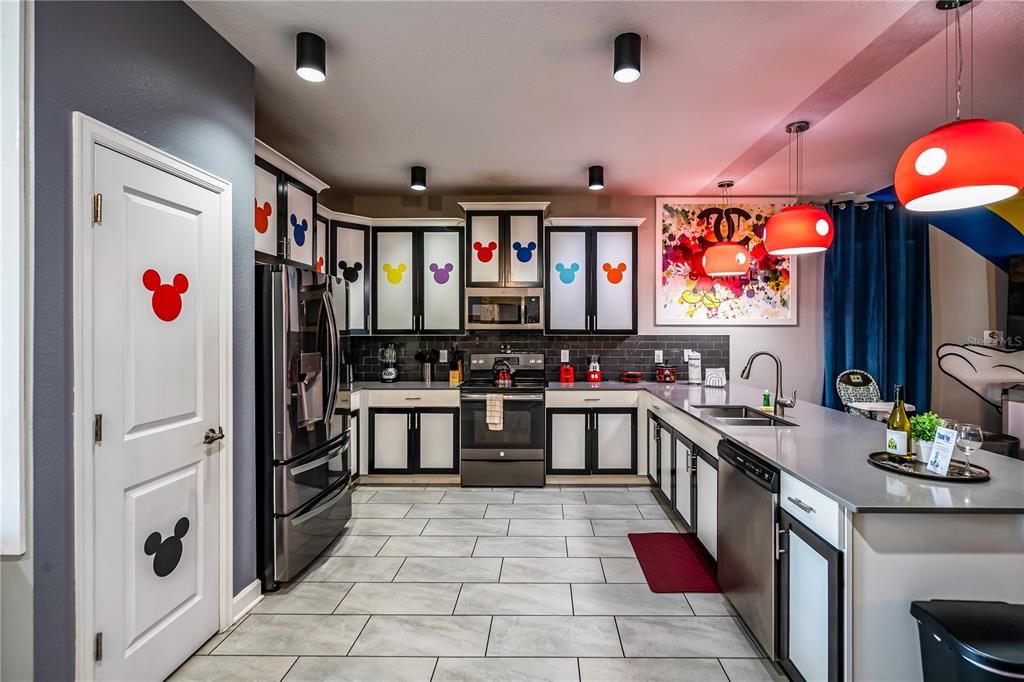 合同活跃: $879,000 (8 贝兹, 5 浴室, 4289 平方英尺)