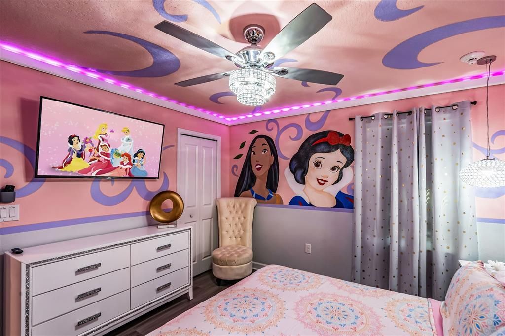 合同活跃: $879,000 (8 贝兹, 5 浴室, 4289 平方英尺)