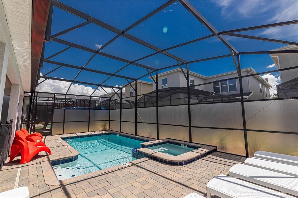 合同活跃: $879,000 (8 贝兹, 5 浴室, 4289 平方英尺)