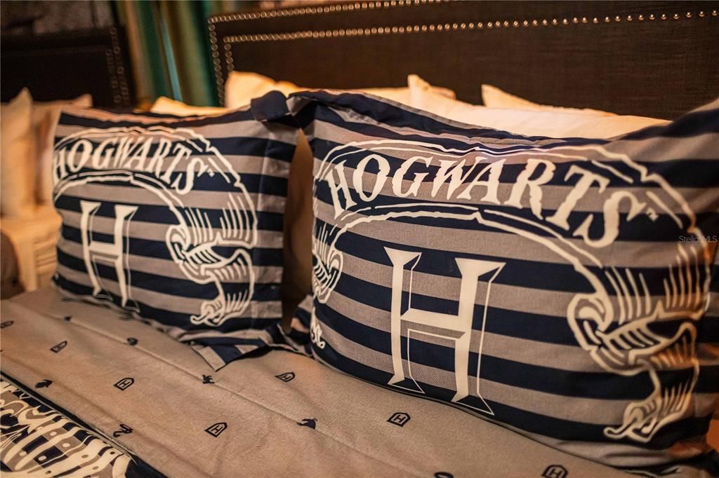 合同活跃: $879,000 (8 贝兹, 5 浴室, 4289 平方英尺)