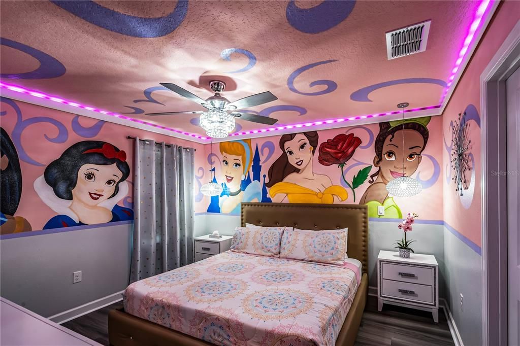 合同活跃: $879,000 (8 贝兹, 5 浴室, 4289 平方英尺)