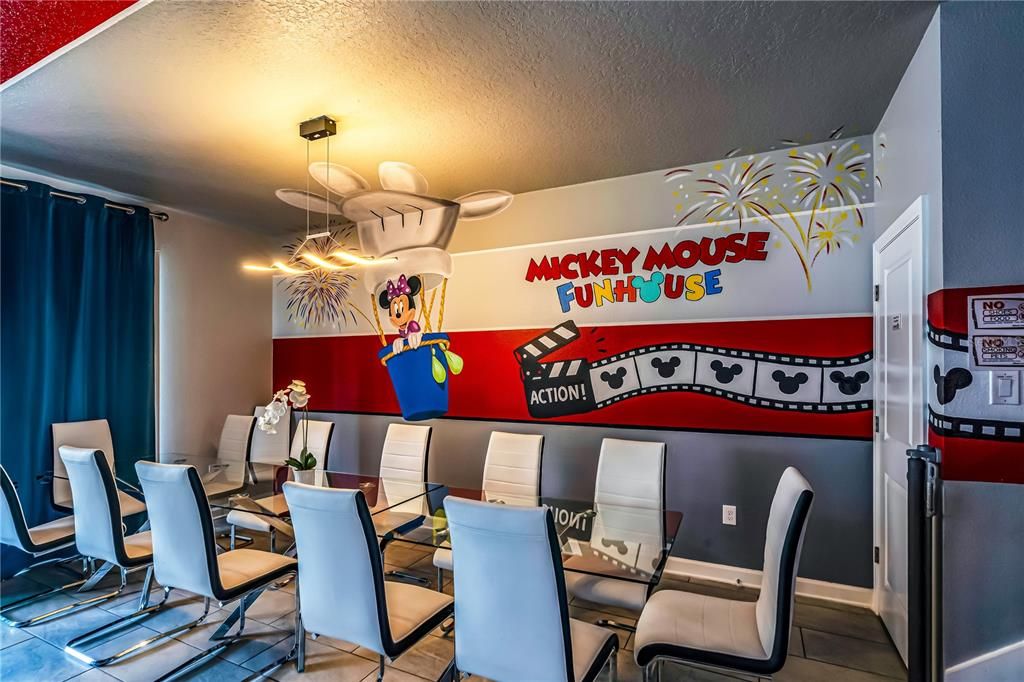 合同活跃: $879,000 (8 贝兹, 5 浴室, 4289 平方英尺)