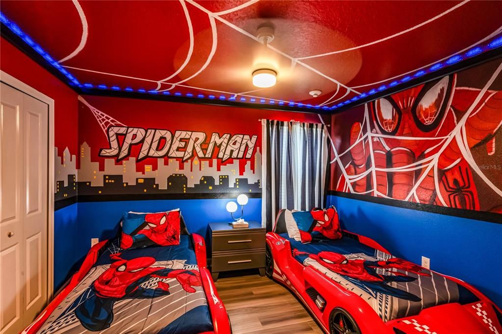 合同活跃: $879,000 (8 贝兹, 5 浴室, 4289 平方英尺)