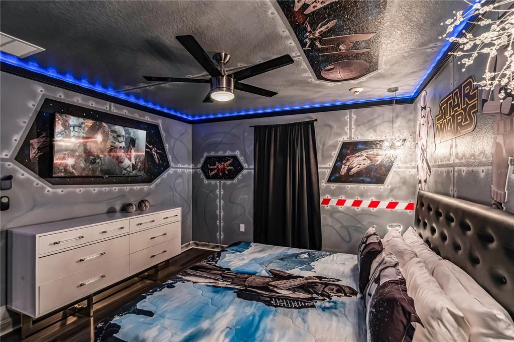 合同活跃: $879,000 (8 贝兹, 5 浴室, 4289 平方英尺)