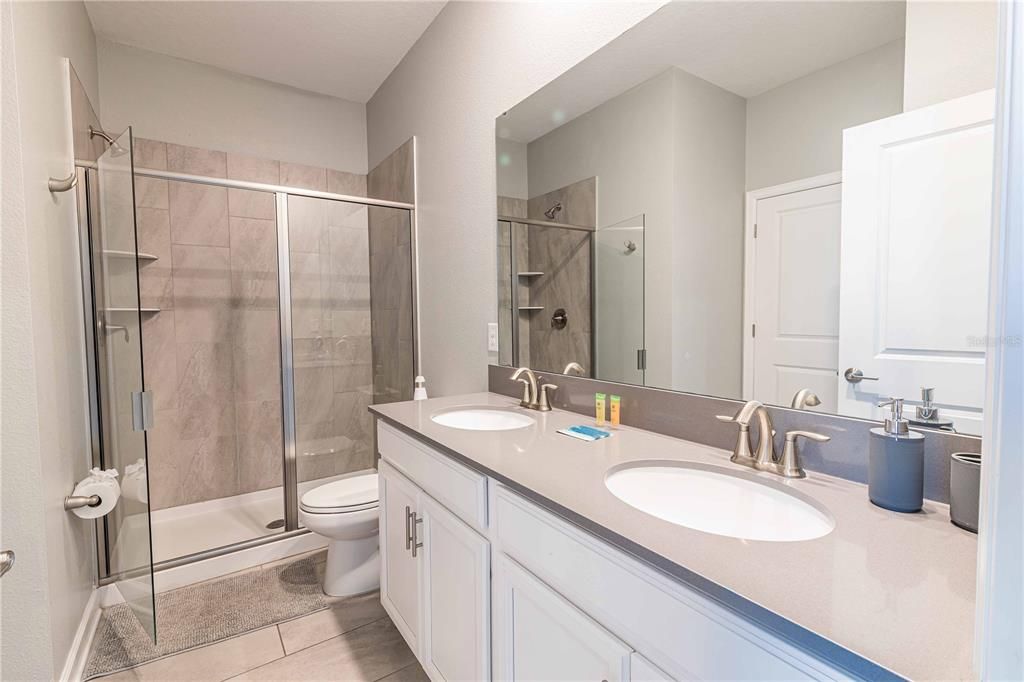 合同活跃: $879,000 (8 贝兹, 5 浴室, 4289 平方英尺)