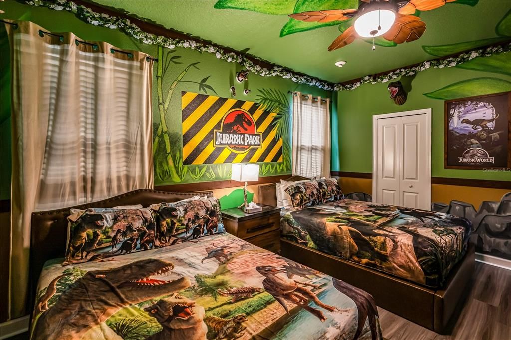 合同活跃: $879,000 (8 贝兹, 5 浴室, 4289 平方英尺)