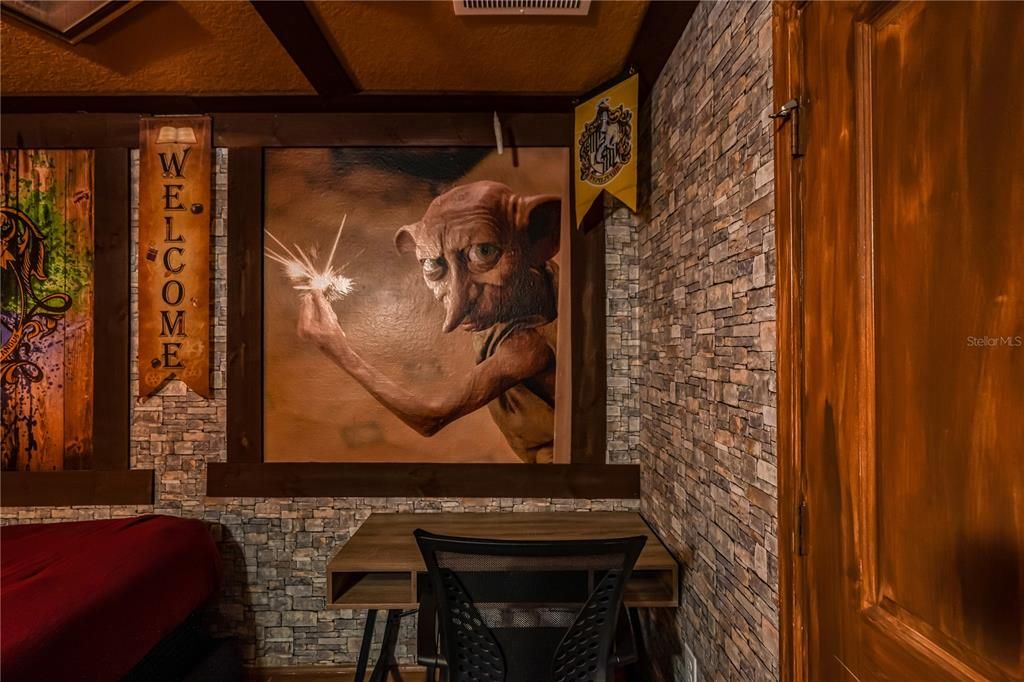 合同活跃: $879,000 (8 贝兹, 5 浴室, 4289 平方英尺)