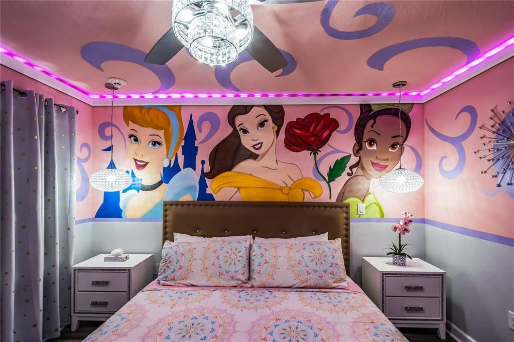 合同活跃: $879,000 (8 贝兹, 5 浴室, 4289 平方英尺)