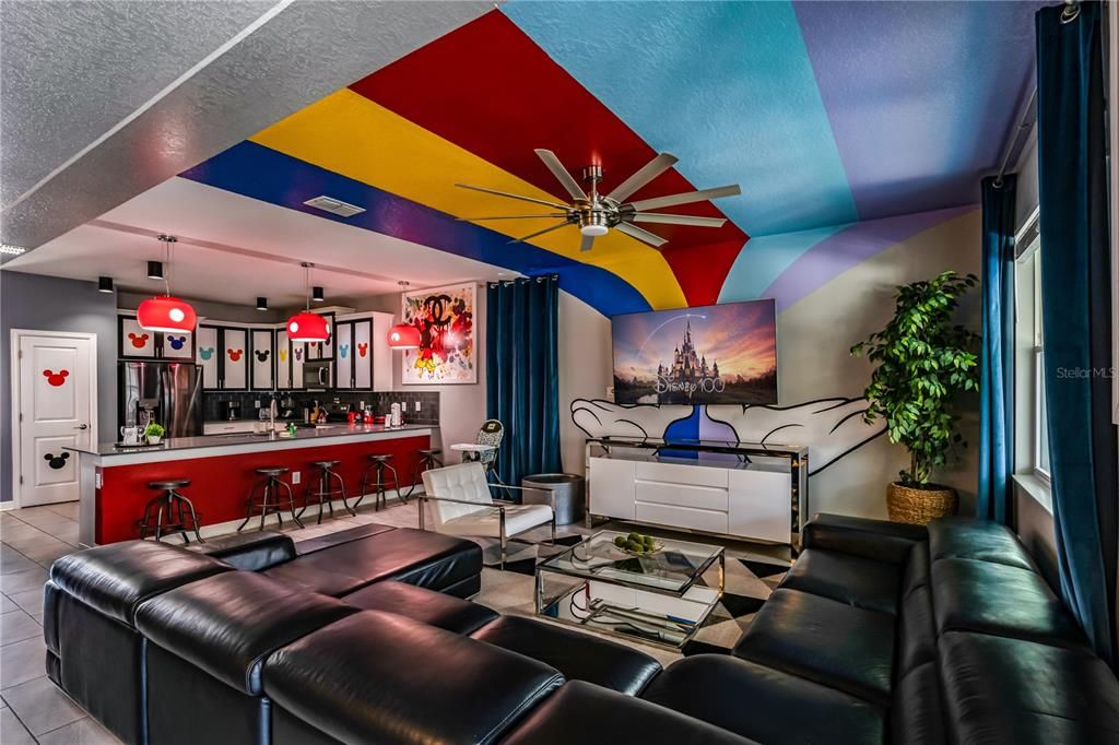 合同活跃: $879,000 (8 贝兹, 5 浴室, 4289 平方英尺)