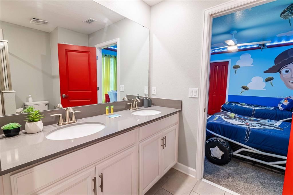 合同活跃: $879,000 (8 贝兹, 5 浴室, 4289 平方英尺)