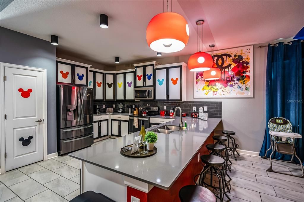 合同活跃: $879,000 (8 贝兹, 5 浴室, 4289 平方英尺)