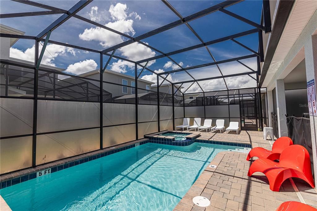 合同活跃: $879,000 (8 贝兹, 5 浴室, 4289 平方英尺)