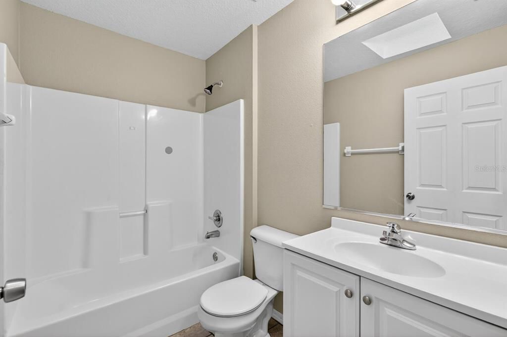 Под контрактом: $274,900 (4 спален, 2 ванн, 1702 Квадратных фут)