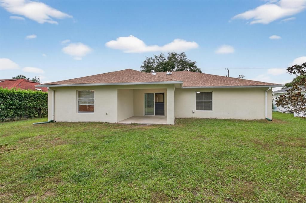 Под контрактом: $274,900 (4 спален, 2 ванн, 1702 Квадратных фут)