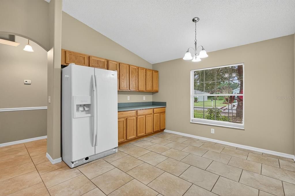 Под контрактом: $274,900 (4 спален, 2 ванн, 1702 Квадратных фут)