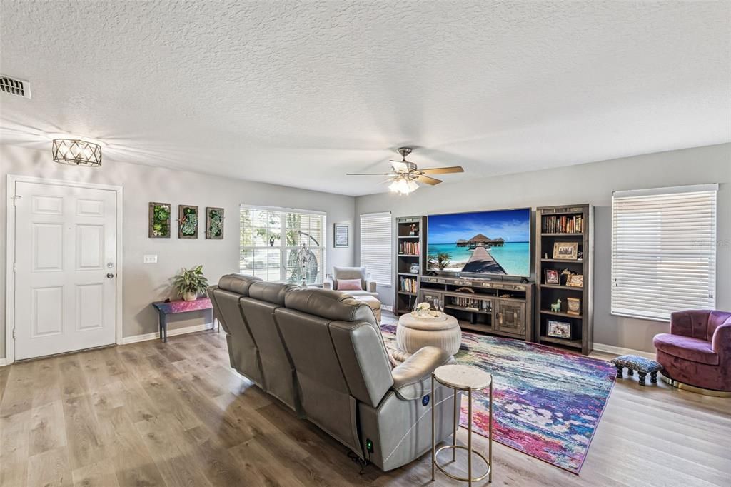 待售: $314,900 (3 贝兹, 2 浴室, 1420 平方英尺)